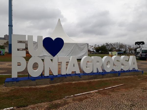 Ponta Grossa ganha letreiro em comemoração ao aniversário de 195 anos